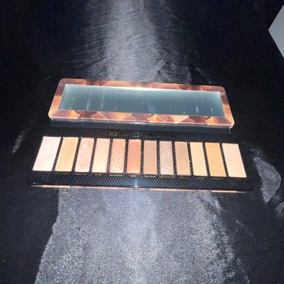Urban Decay NAKED Reloaded Eyeshadow Palette - Picture 5 of 8
